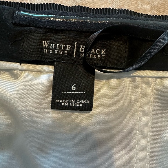 White House Black Market Black Cut-Out bodice with White Lining - Picture 3 of 3